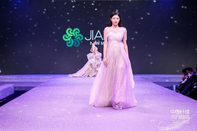 現(xiàn)場(chǎng) | 熬到贏利就來(lái)場(chǎng)婚紗秀,佳人高調(diào)宣布:深?lèi)?ài)再生行業(yè)能“名利雙收”